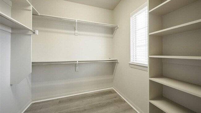 Building Photo - 2745 Troutt Dr