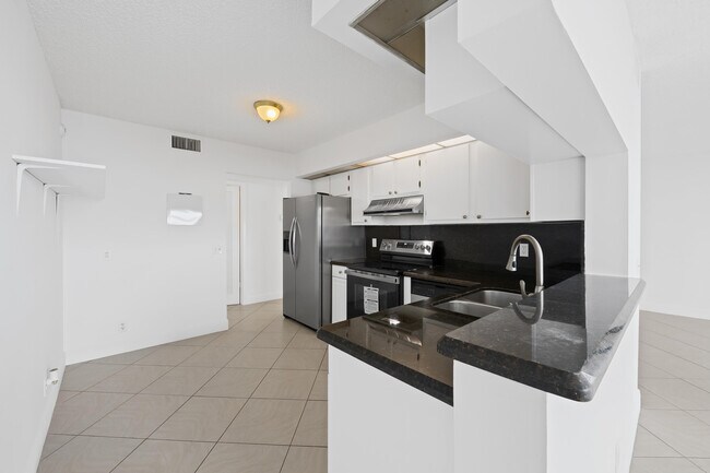 Building Photo - 105 Lake Emerald Dr