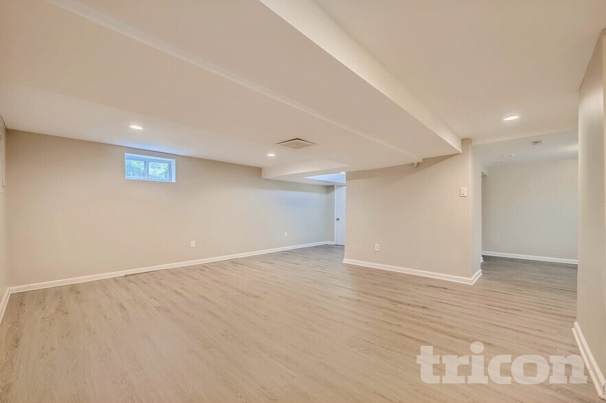 Building Photo - 2012 Royal Garden Dr