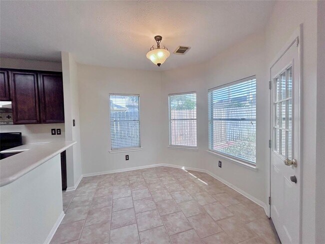 Building Photo - 2519 Silver Meadow Dr