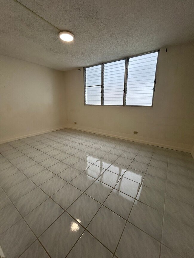 Building Photo - Available on 10/01/25, 660 sq ft, 2 Bedroo...