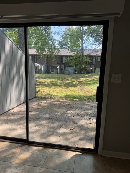 Building Photo - 115 Beechnut St