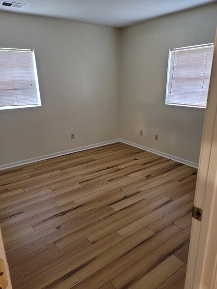 Building Photo - 346 Railroad Ave
