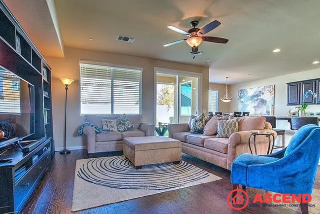 Building Photo - Beautiful Home Located in Gated Community ...