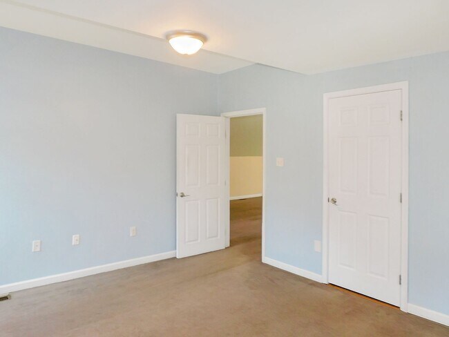Building Photo - 37006 W Lakeland Dr