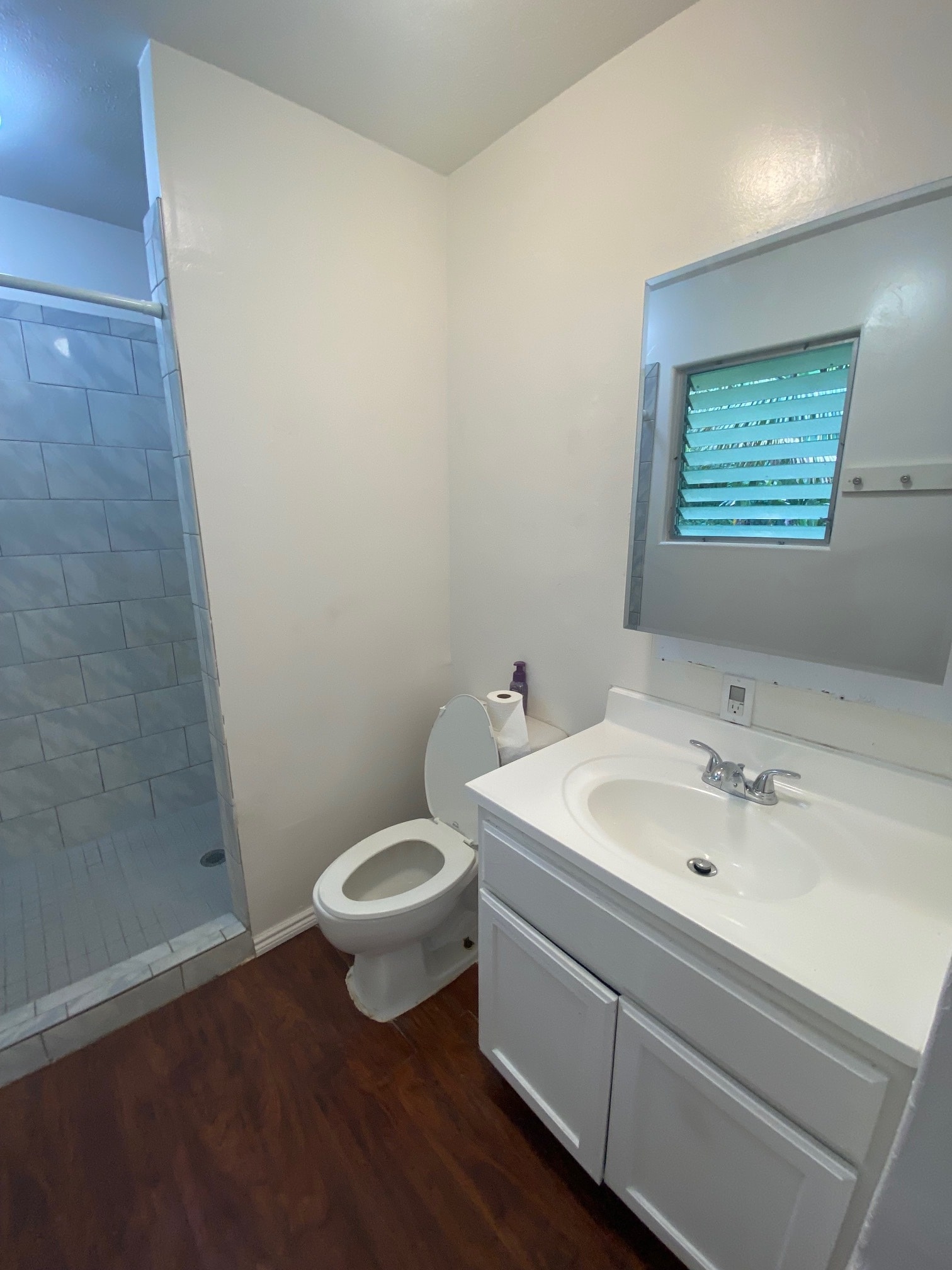 Master Bath - 1594 Kaunala Pl