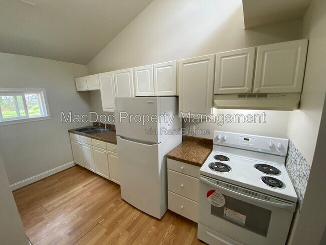 Building Photo - 806 Weedon St