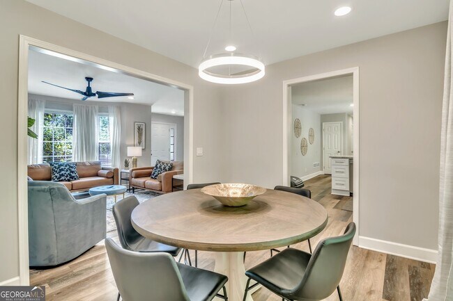 Building Photo - 2145 Lindley Ln