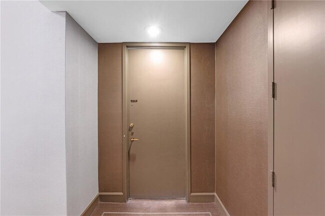 Building Photo - 2575 Peachtree Rd NE