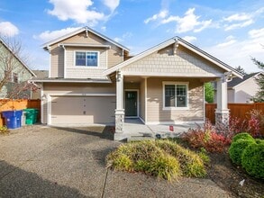 Building Photo - 4 Bed and 2.5 Bath Beautiful Single-family...