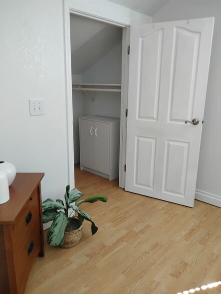 Building Photo - 522 Martita Plz