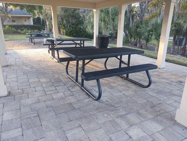 Building Photo - Gorgeous 3 bedroom 2 bath townhome with FL...