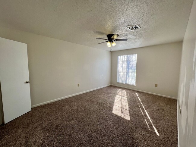 Building Photo - 306 Cougar Ridge