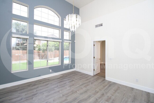 Building Photo - 1916 W Pinon Ct