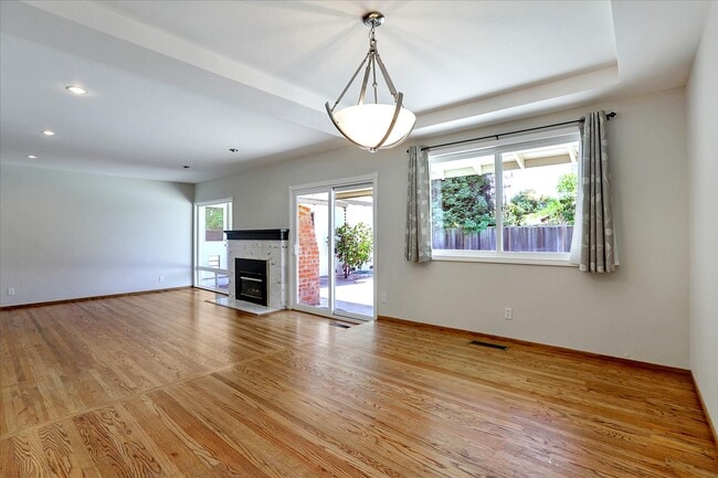 Building Photo - 2720 Diericx Dr