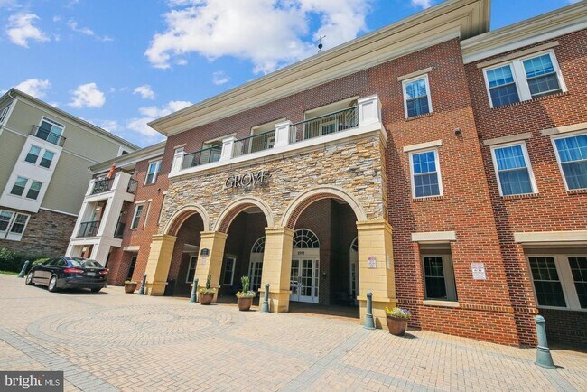 Building Photo - 2465 Army Navy Dr
