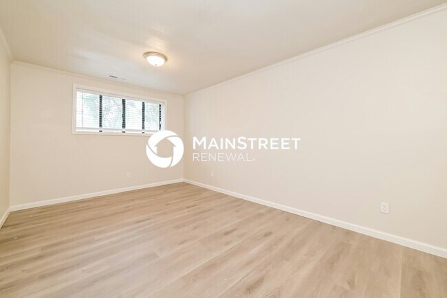 Building Photo - 4 Bedroom Pet-Friendly Home in Knoxville, TN with Main Street Renewal