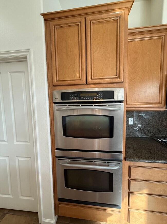 Building Photo - Centrally Located Single Story Home in Traditions