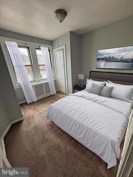 Building Photo - 841 Bridge St