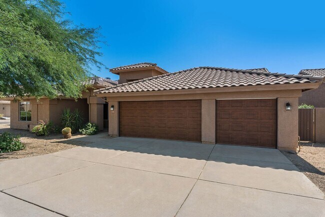 Building Photo - Ironwood Village - Completely Remodeled Interior, Single Level with Pool!