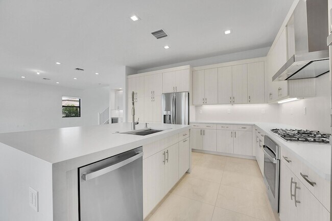 Building Photo - 13005 Feathering Wy