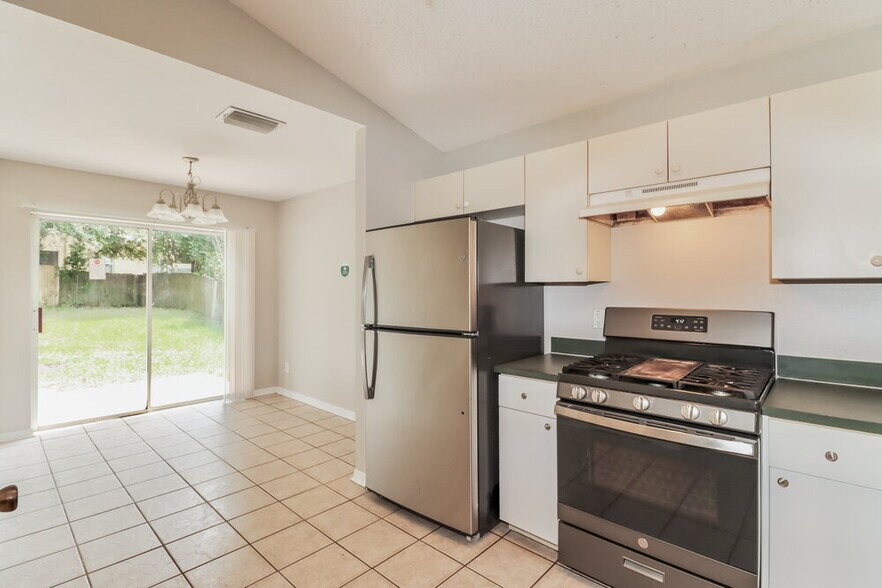 Building Photo - 558 Summer Sails Dr