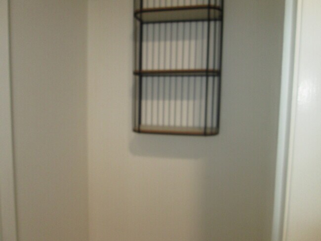 Building Photo - 800 Brook Dr