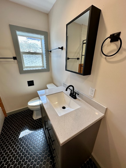 Building Photo - 35 S Palouse St