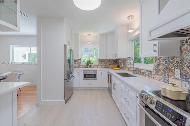 Building Photo - 920 Alava Ave