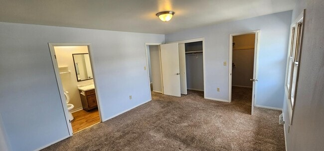 Building Photo - 16525 Dane Ct E