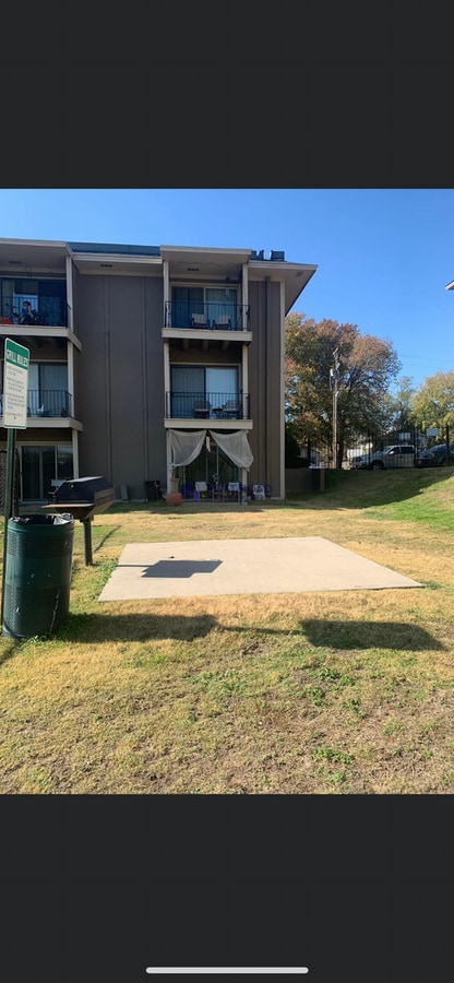 Building Photo - 701 W 27th St S