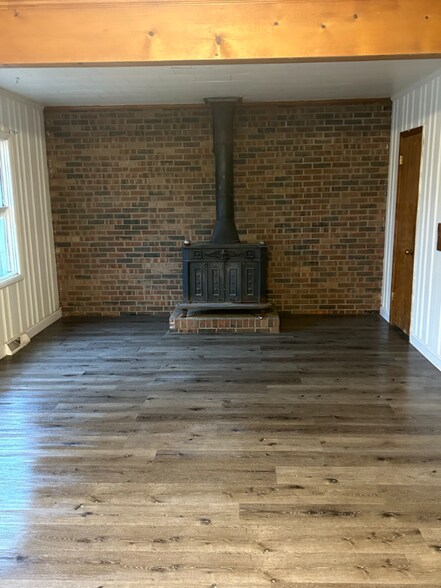 Building Photo - 1615 Iowa Ave