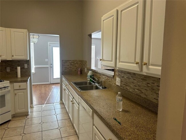 Building Photo - 3730 Golfe Links Dr