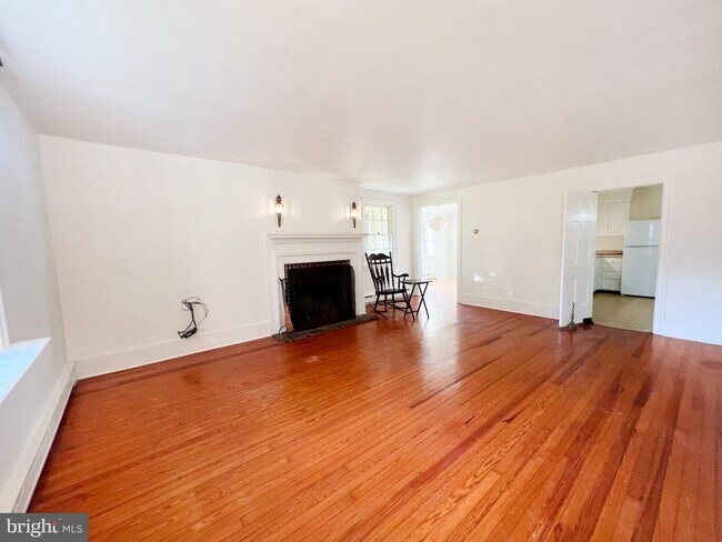 Building Photo - 51 Elfman Dr