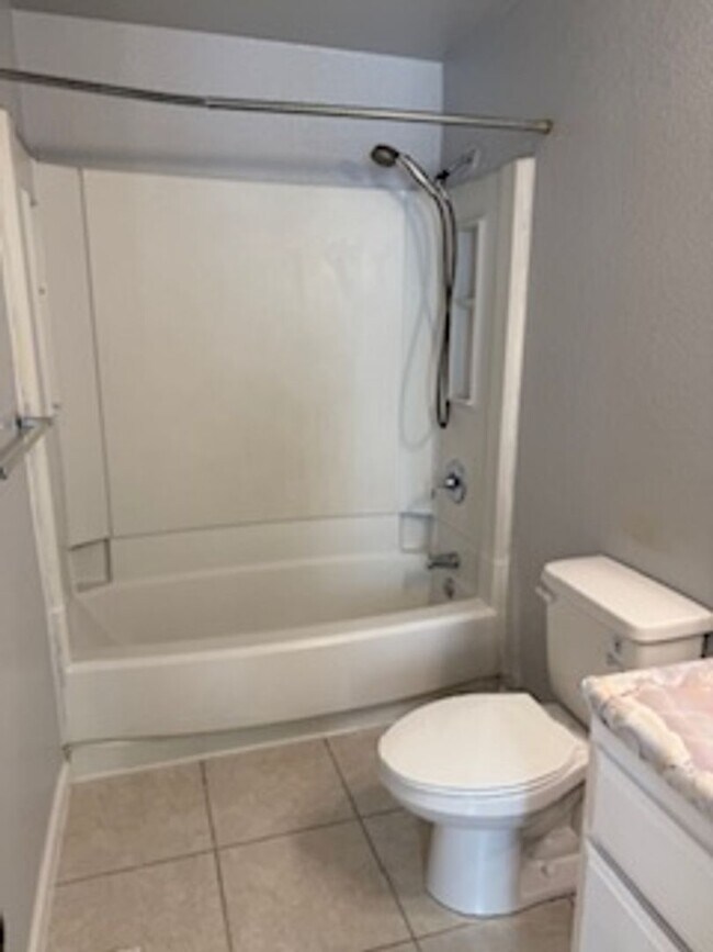 Building Photo - Three Bedroom Home Close to UNR