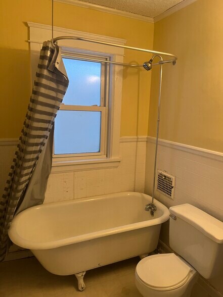 Building Photo - 2619 Schley St