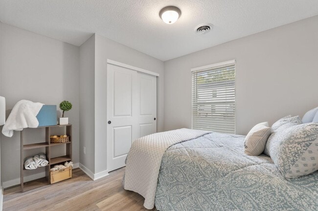 Building Photo - 382 N Franklin St