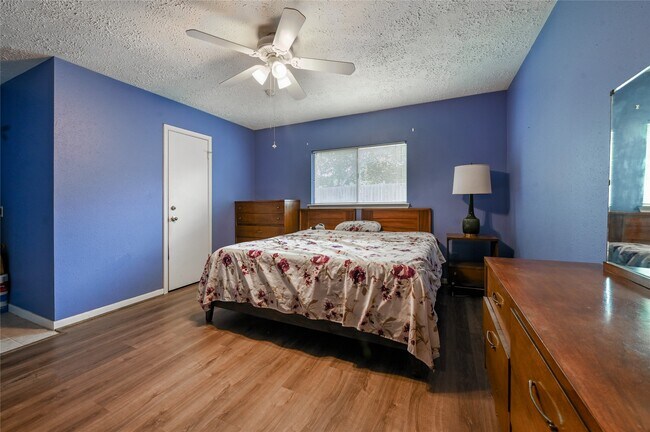 Building Photo - 2630 Hollymist Dr