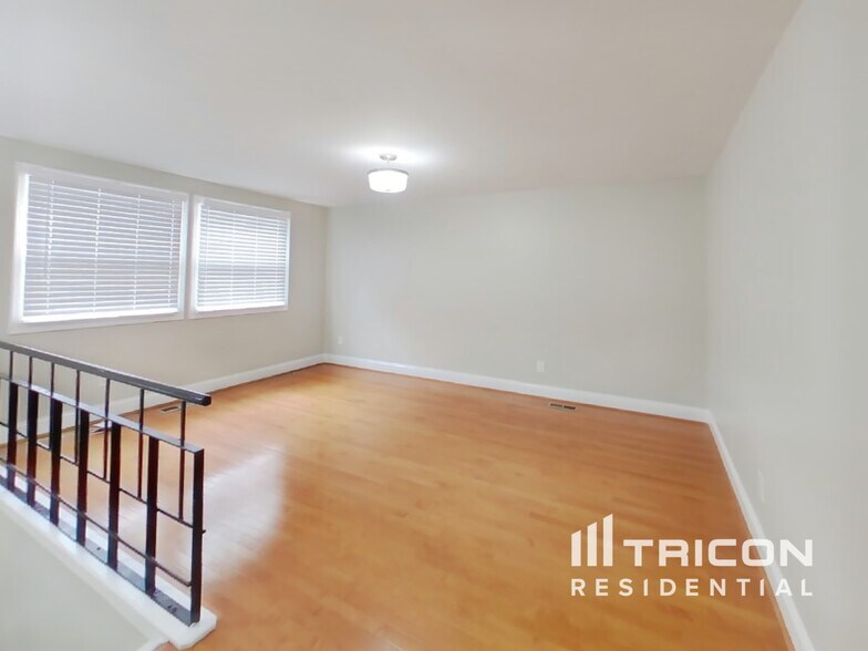 Building Photo - 9851 Branchleigh Rd