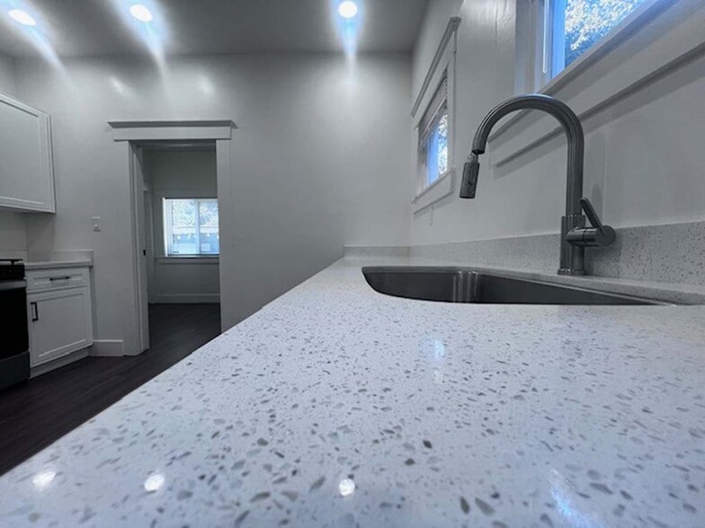 Building Photo - 1301 Adeline St