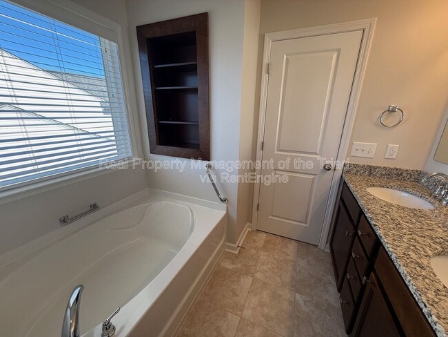 Building Photo - 5012 Shorthorn Way