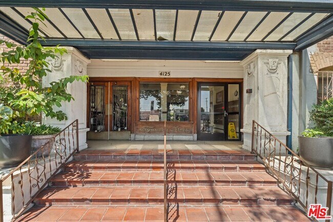 Building Photo - 4125 S Figueroa St