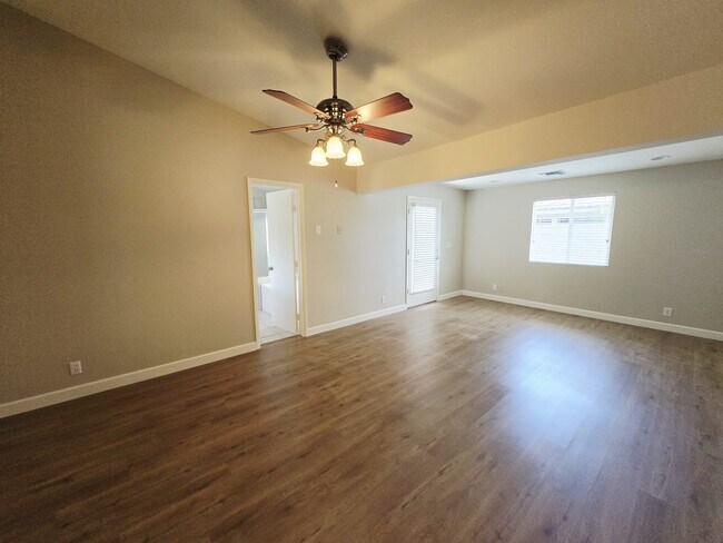 Building Photo - 925 Chaps Cir