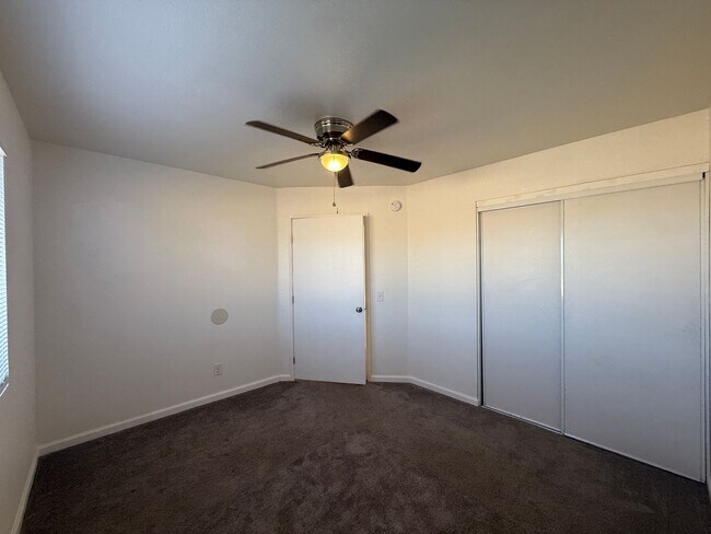 Building Photo - Palmdale 1 bedroom