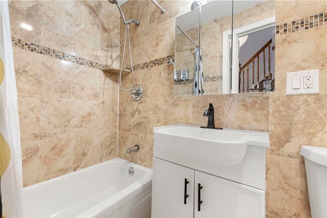 Building Photo - 40 Van Reypen St