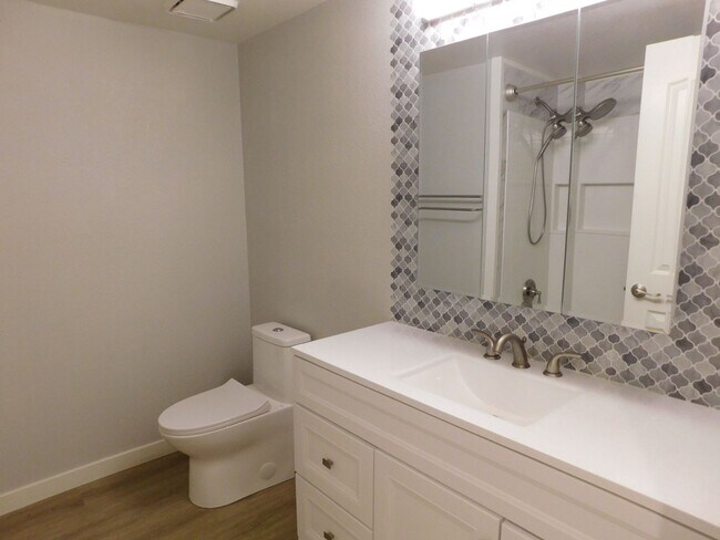 Building Photo - Gorgeous 3 bedroom condo with a 2 car garage! Tons of upgrades*Southwest*Gated community*