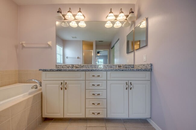 Building Photo - COMING SOON! 3 bedroom 2 bathroom single f...