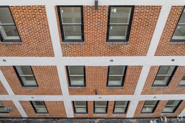 Building Photo - 343 W 4th St