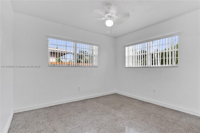 Building Photo - 174 NE 211th St