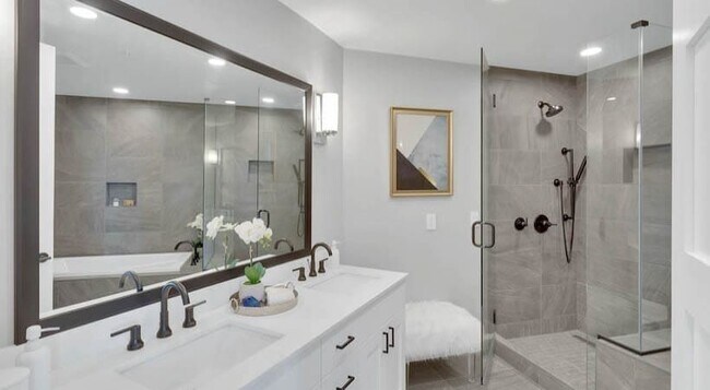 Building Photo - 1995 Wewatta St